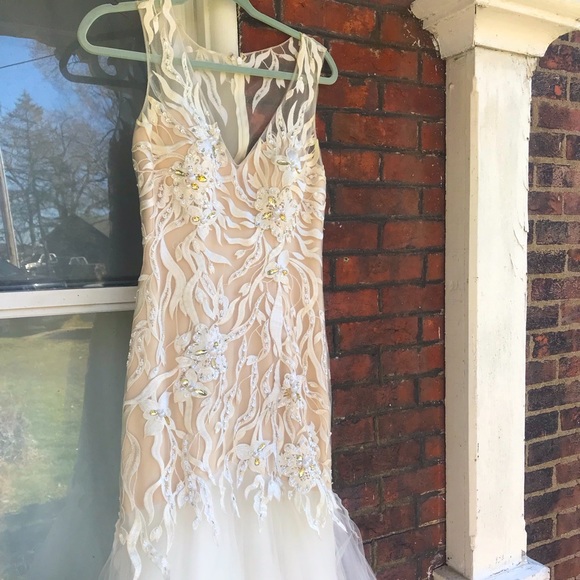 Gorgeous White Mermaid Gown - Picture 1 of 8